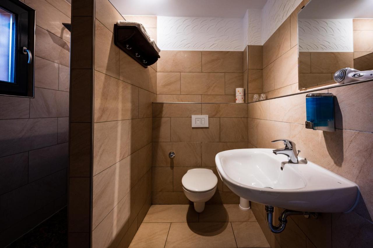 Roadcamp - American Motel & Sportsbar マール エクステリア 写真